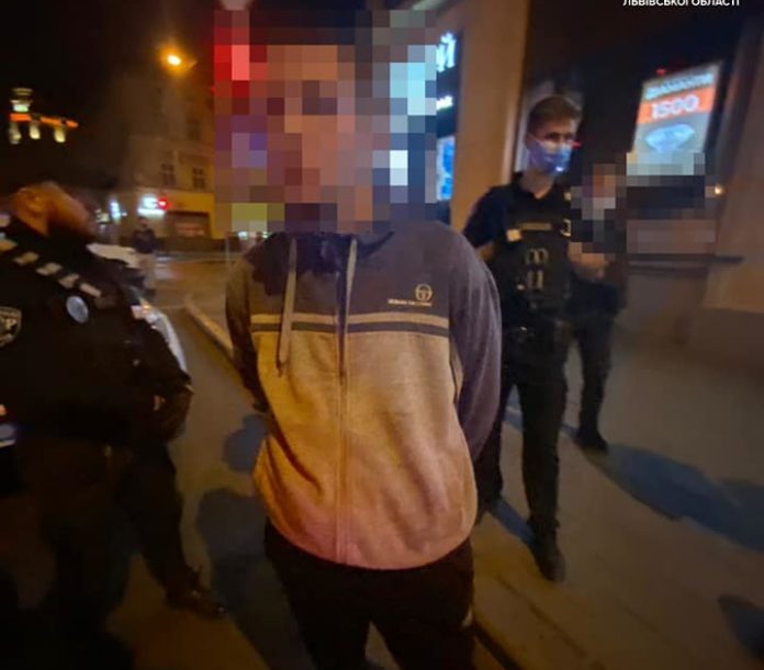 У Львові вночі затримали групу грабіжників У Львові вночі затримали групу грабіжників