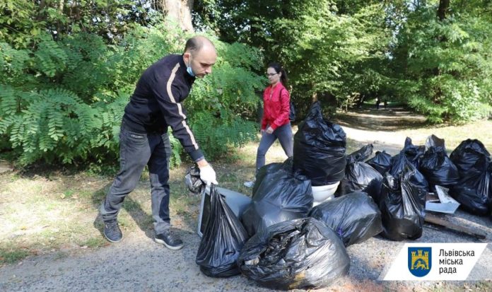 Львівщина долучилась до Всесвітнього дня прибирання «World Cleanup Day» Львівщина долучилась до Всесвітнього дня прибирання «World Cleanup Day»