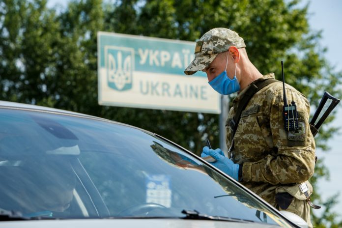 Кабмін заборонив транзит іноземців через Україну та змінив правила в’їзду Кабмін заборонив транзит іноземців через Україну та змінив правила в’їзду
