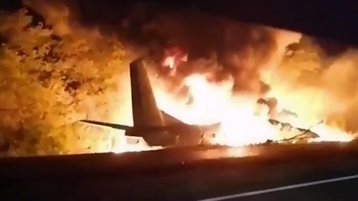 Біля Чугуєва розбився літак АН-26 з курсантами на борту Біля Чугуєва розбився літак АН-26 з курсантами на борту