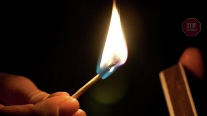 На Тернопільщині чоловік підпалив себе у центрі зайнятості На Тернопільщині чоловік підпалив себе у центрі зайнятості