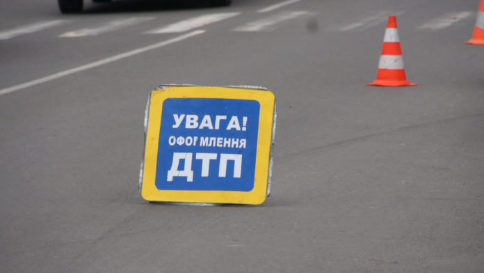На Львівщині під колесами авто загинув чоловік На Львівщині під колесами авто загинув чоловік