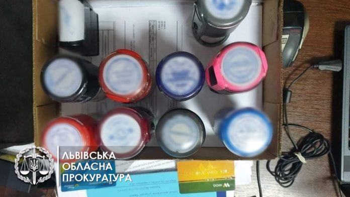 У Львові викрили «конвертаційний центр», через який вивели 90 мільйонів У Львові викрили «конвертаційний центр», через який вивели 90 мільйонів