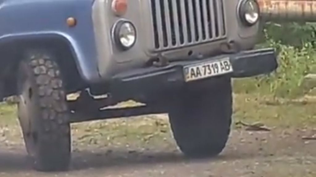На Львівщині машина Укрзалізниці зливала нечистоти у річку (відео) - 3