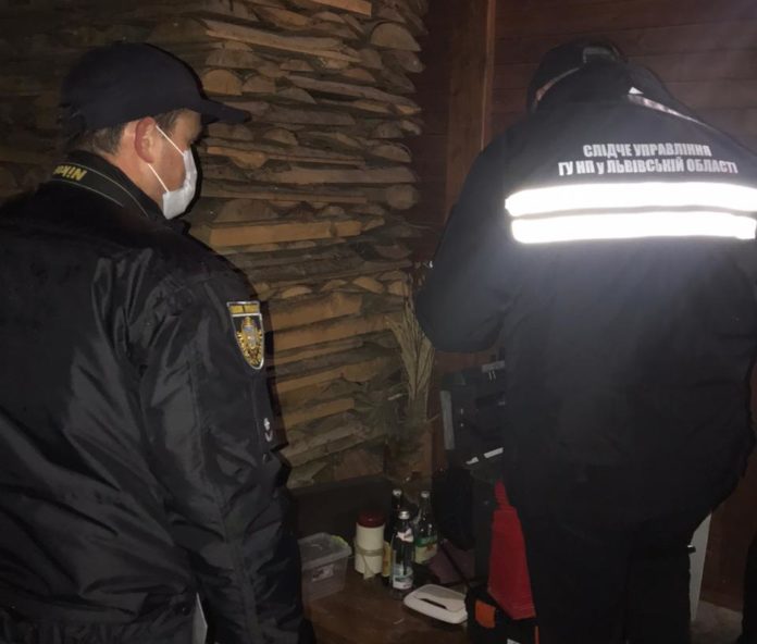 На Львівщині жінка застрелила двох своїх дітей і вчинила самогубство На Львівщині жінка застрелила двох своїх дітей і вчинила самогубство