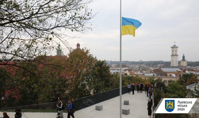 Завтра на Меморіалі пам’яті Героїв Небесної Сотні пластуни піднімуть синьо-жовтий стяг Завтра на Меморіалі пам’яті Героїв Небесної Сотні пластуни піднімуть синьо-жовтий стяг