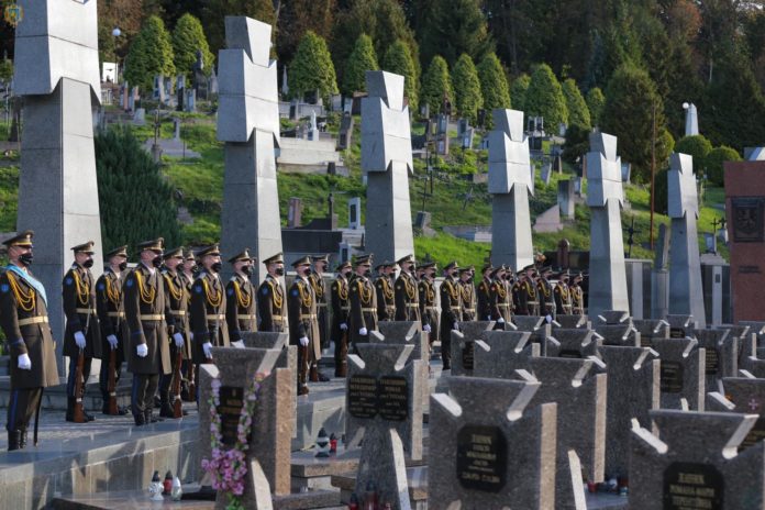 Львівщина вшанувала Героїв-захисників Української держави (фото) Львівщина вшанувала Героїв-захисників Української держави (фото)
