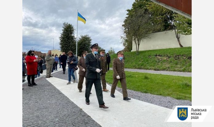 Ветерани ОУН-УПА та військові академії сухопутних військ отримали подяки від громади міста Ветерани ОУН-УПА та військові академії сухопутних військ отримали подяки від громади міста