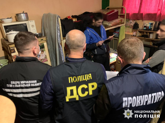 Засуджений організував постачання наркотиків до Личаківської виправної колонії (фото) Засуджений організував постачання наркотиків до Личаківської виправної колонії (фото)