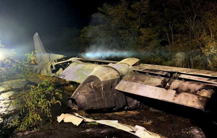 Зеленський нагородив посмертно медалями екіпаж Ан-26 Зеленський нагородив посмертно медалями екіпаж Ан-26