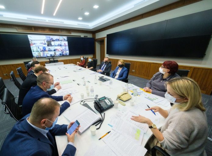 В Офісі Президента відбулося перше засідання Ради соціального розвитку регіонів при Главі держави В Офісі Президента відбулося перше засідання Ради соціального розвитку регіонів при Главі держави