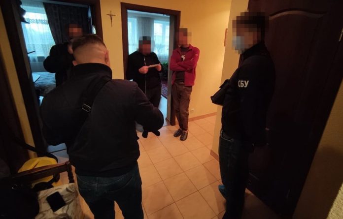 СБУ викрила підробників фальшивих паспортів громадян ЄС СБУ викрила підробників фальшивих паспортів громадян ЄС