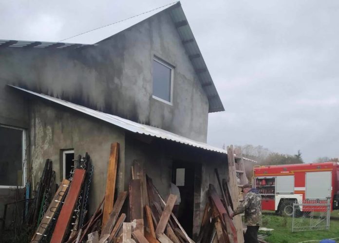 У Яворові горіла господарська будівля У Яворові горіла господарська будівля