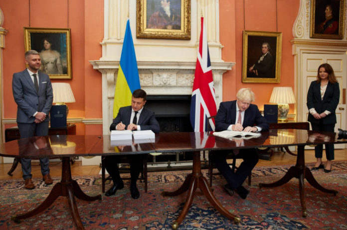 Українцям можуть спростити візовий режим до Британії Українцям можуть спростити візовий режим до Британії