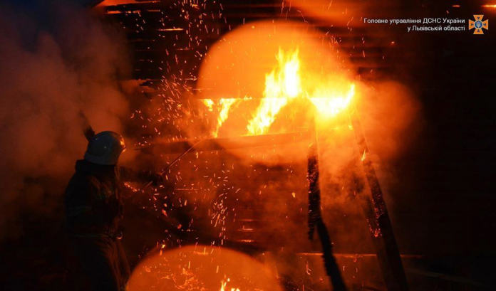 На Львівщині згорів дерев’яний будинок На Львівщині згорів дерев’яний будинок