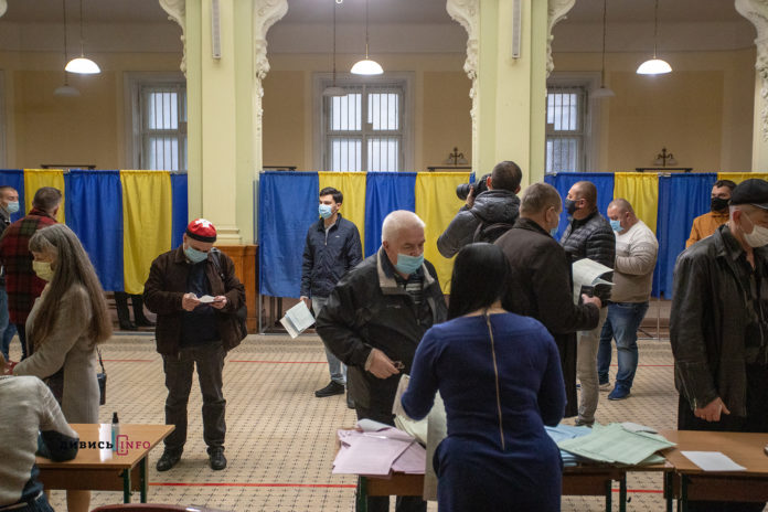 «ОПОРА» повідомила про низьку явку на дільницях о 16 годині «ОПОРА» повідомила про низьку явку на дільницях о 16 годині