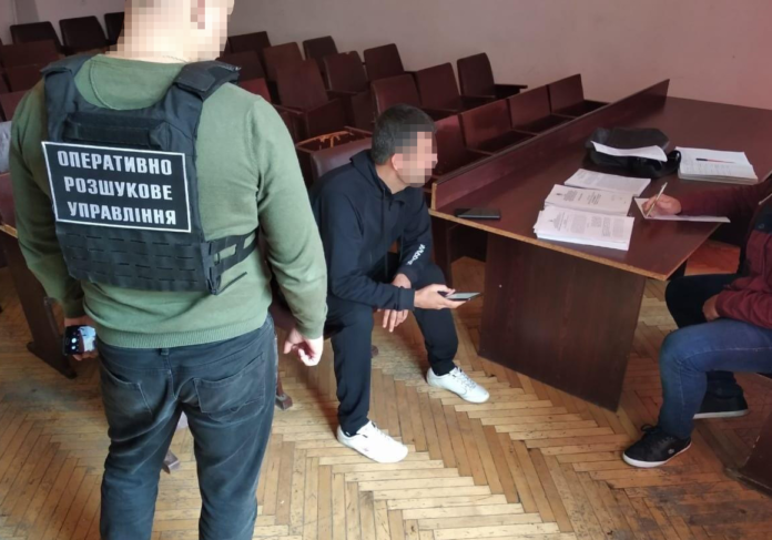 У Львові затримали громадянина Туреччини, який переправляв нелегальних мігрантів через кордон У Львові затримали громадянина Туреччини, який переправляв нелегальних мігрантів через кордон