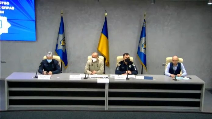 Вибори-2020: скільки дільниць не почали роботу і скільки зафіксували порушень Вибори-2020: скільки дільниць не почали роботу і скільки зафіксували порушень