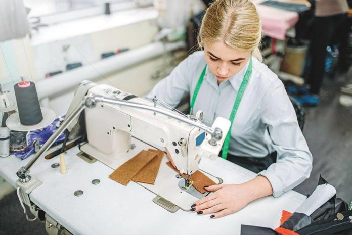 Львівські швачки заплатили 75 тис. гривень, щоб їх не відвідували інспектори Львівські швачки заплатили 75 тис. гривень, щоб їх не відвідували інспектори