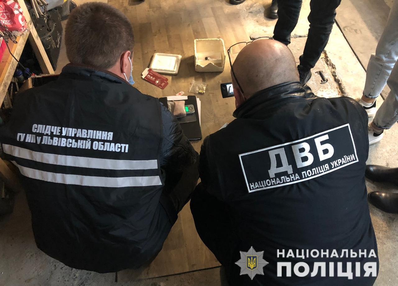 На Львівщині поліція викрила групу торговців наркотиками