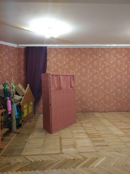 На житомирських дільницях кабінки для голосування - з підручних матеріалів (фото) - 5