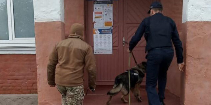 У Вінницькій області повідомили про замінування кількох виборчих дільниць У Вінницькій області повідомили про замінування кількох виборчих дільниць