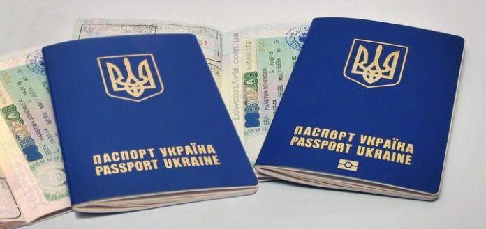 Євродепутати пригрозили скасуванням безвізу українським олігархам і політикам Євродепутати пригрозили скасуванням безвізу українським олігархам і політикам