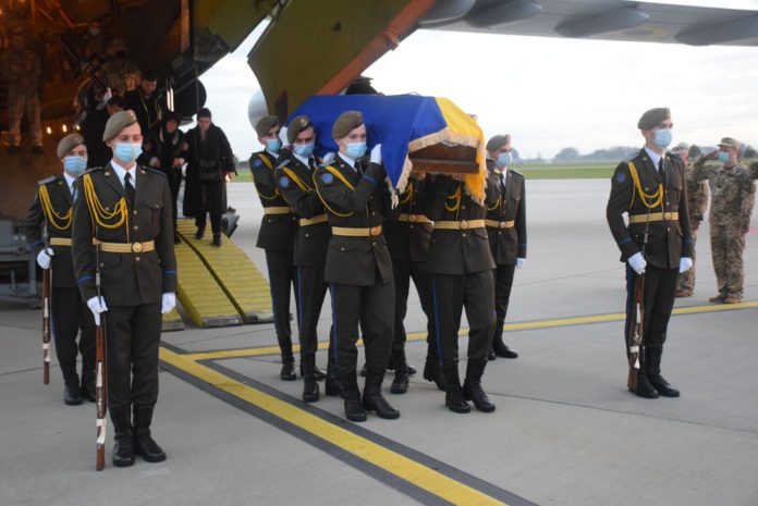 У Львові зустріли тіло загиблого у авіакатастрофі курсанта Ростислава Булія У Львові зустріли тіло загиблого у авіакатастрофі курсанта Ростислава Булія