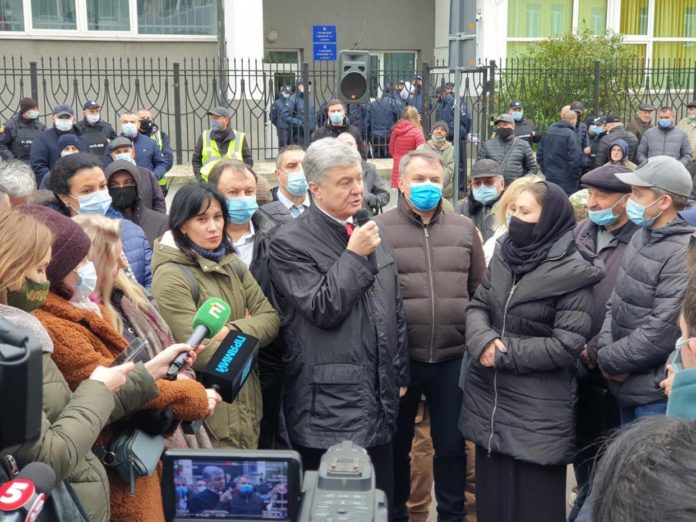 «Олег Синютка впреться плугом і буде розв’язувати усі проблеми львів’ян», – заявив Порошенко «Олег Синютка впреться плугом і буде розв’язувати усі проблеми львів’ян», – заявив Порошенко