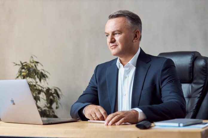 Олег Синютка у другому турі виборів мера Львова перемагає Андрія Садового Олег Синютка у другому турі виборів мера Львова перемагає Андрія Садового