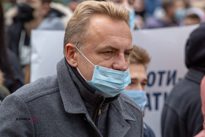 Садовий каже, що недоречно «з нуля» розгортати госпіталь на стадіоні Садовий каже, що недоречно «з нуля» розгортати госпіталь на стадіоні
