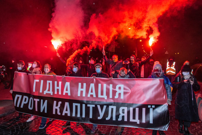 «Ні капітуляції!»: традиційна студентська хода до річниці Майдану пройшла центром Львова (фоторепортаж) «Ні капітуляції!»: традиційна студентська хода до річниці Майдану пройшла центром Львова (фоторепортаж)