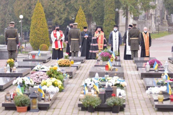 У Львові вшанували загиблих під час Революції Гідності У Львові вшанували загиблих під час Революції Гідності