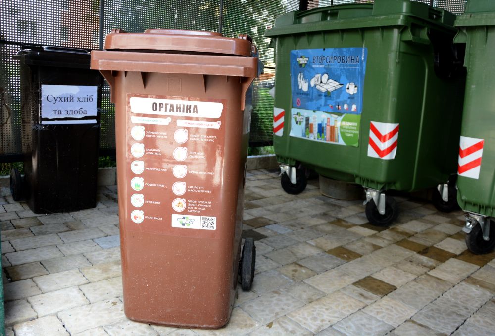 У Львові поцупили 44 контейнери для сміття
