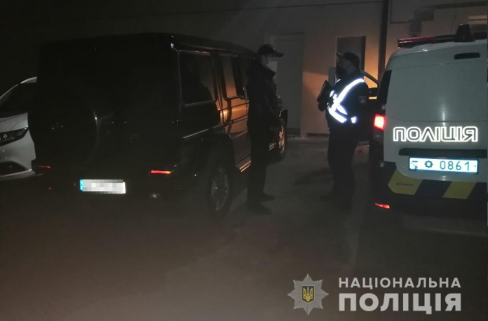 Поліцейські Львівщини притягнули до відповідальності водія, який виїхав сходами до входу в багатоповерхівку Поліцейські Львівщини притягнули до відповідальності водія, який виїхав сходами до входу в багатоповерхівку