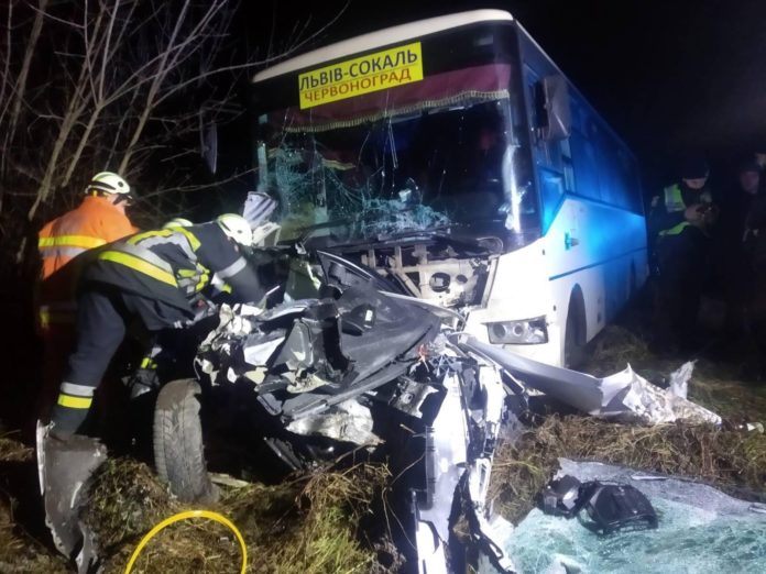 З’явилися фото з місця смертельної аварії у Жовківському районі З’явилися фото з місця смертельної аварії у Жовківському районі