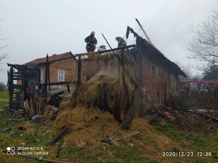 У Пустомитівському районі зайнялась господарська будівля У Пустомитівському районі зайнялась господарська будівля