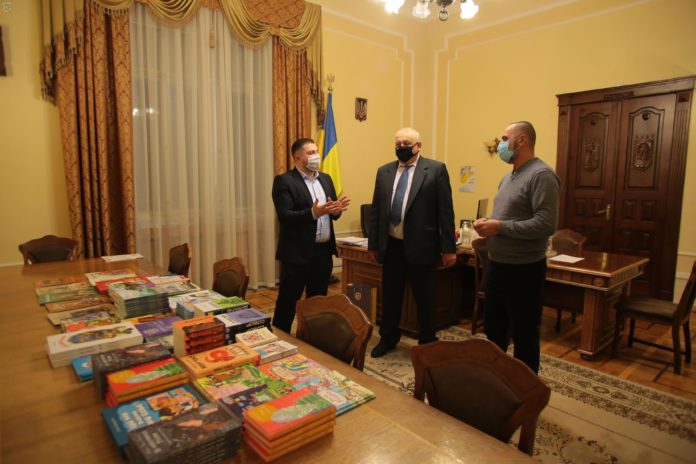 У Львові передали 150 книг школярам Донеччини У Львові передали 150 книг школярам Донеччини