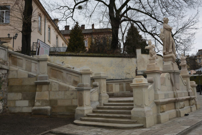У Львові відреставрували скульптури стародавнього костелу У Львові відреставрували скульптури стародавнього костелу