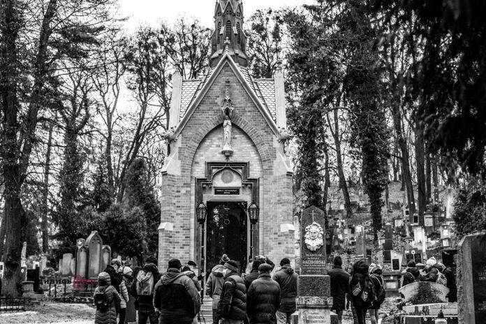 Українські та польські реставратори відновили неоготичну каплицю на Личаківському цвинтарі (фоторепортаж) Українські та польські реставратори відновили неоготичну каплицю на Личаківському цвинтарі (фоторепортаж)
