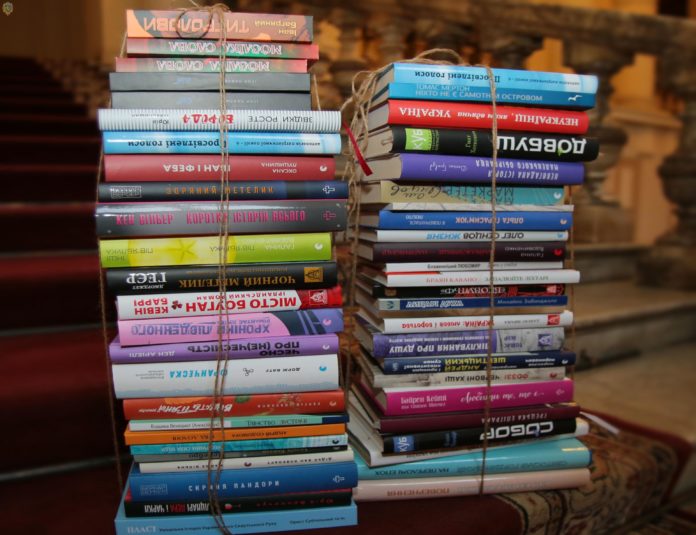 Жителі хоспісу в Рава-Руській отримають півсотні книг