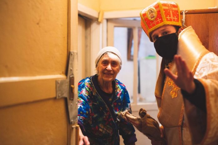 1670 літніх львів’ян отримали подарунки від Святого Миколая 1670 літніх львів’ян отримали подарунки від Святого Миколая