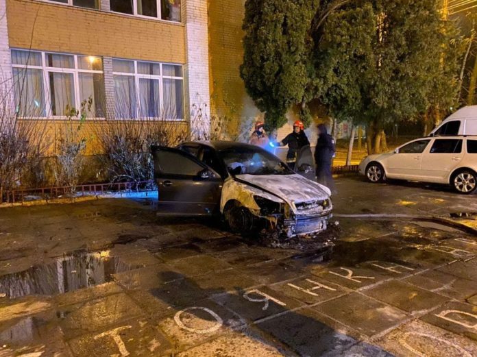 У Львові підпалили авто детектива НАБУ У Львові підпалили авто детектива НАБУ