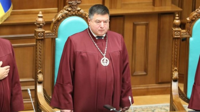 Зеленському скерували прохання про відсторонення одного з суддів КСУ Зеленському скерували прохання про відсторонення одного з суддів КСУ