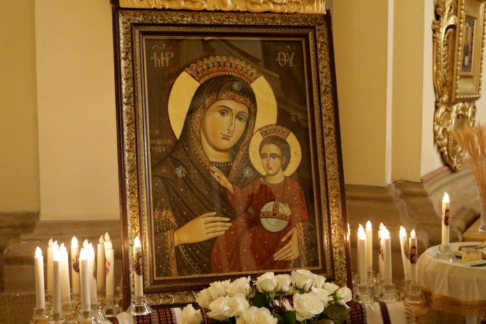 У Львові виставили до почитання ікону Богородиці, яка посміхається