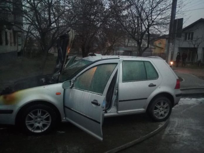 У Львові горів автомобіль У Львові горів автомобіль