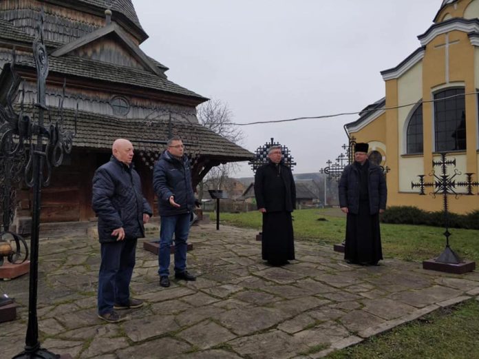 На Львівщині відкрили виставку кованих хрестів (фото) На Львівщині відкрили виставку кованих хрестів (фото)