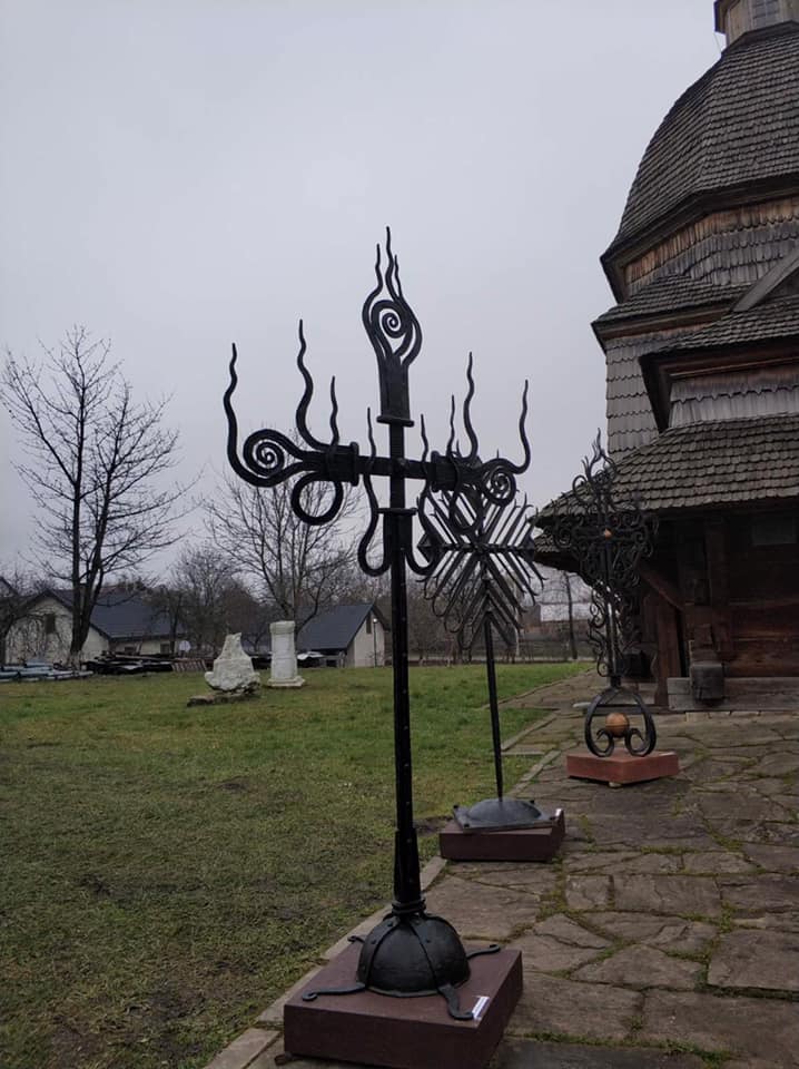 На Львівщині відкрили виставку кованих хрестів (фото) - 3