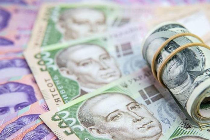 Курс валют: євро та долар продовжують стрімко рости Курс валют: євро та долар продовжують стрімко рости