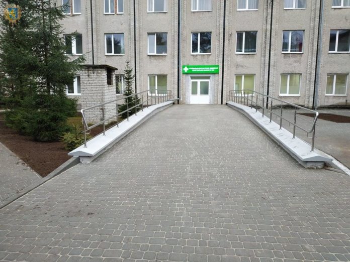 У Новояворівській лікарні завершили ремонт відділення У Новояворівській лікарні завершили ремонт відділення